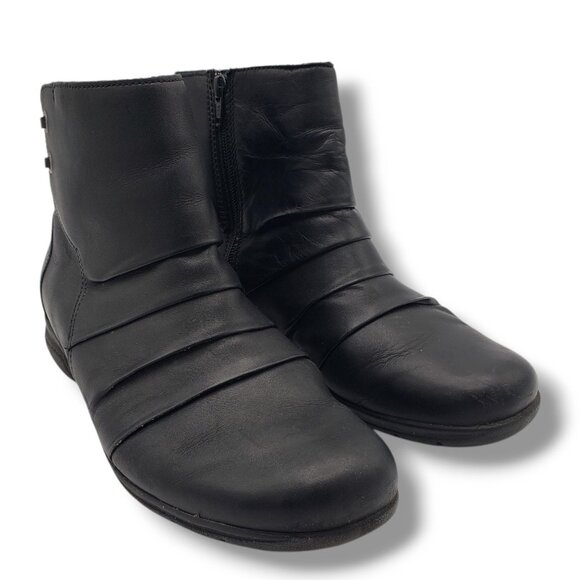 Clarks Collection Christine Tilt Boots Womens 9.5 Wide Black Leather Ankle Zip - Picture 2 of 9